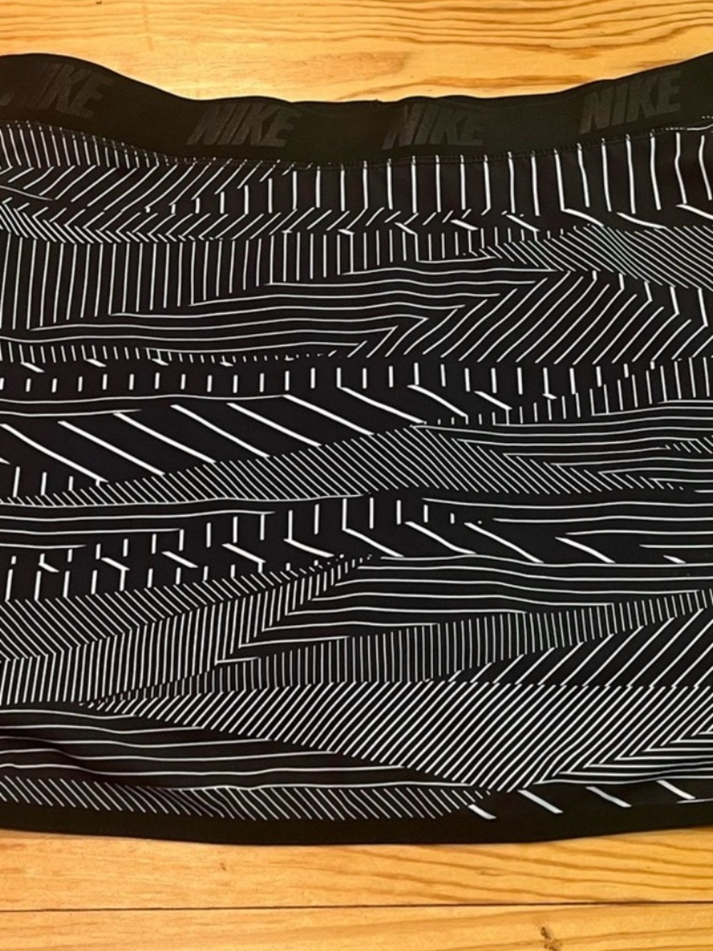 Nike Women's Black Patterned Golf Skort - Picture 4 of 7